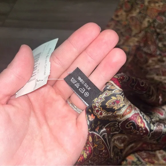 NWT 100% Silk Paisley Patterned Scarf - Picture 5 of 5